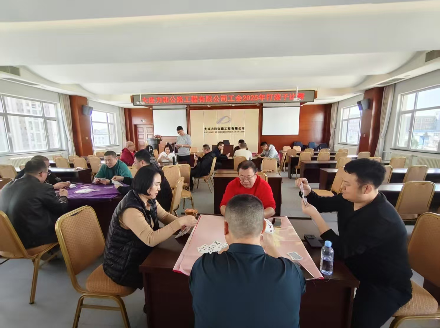 “滾子”爭(zhēng)鋒智破局 銀球躍動(dòng)巧奪魁